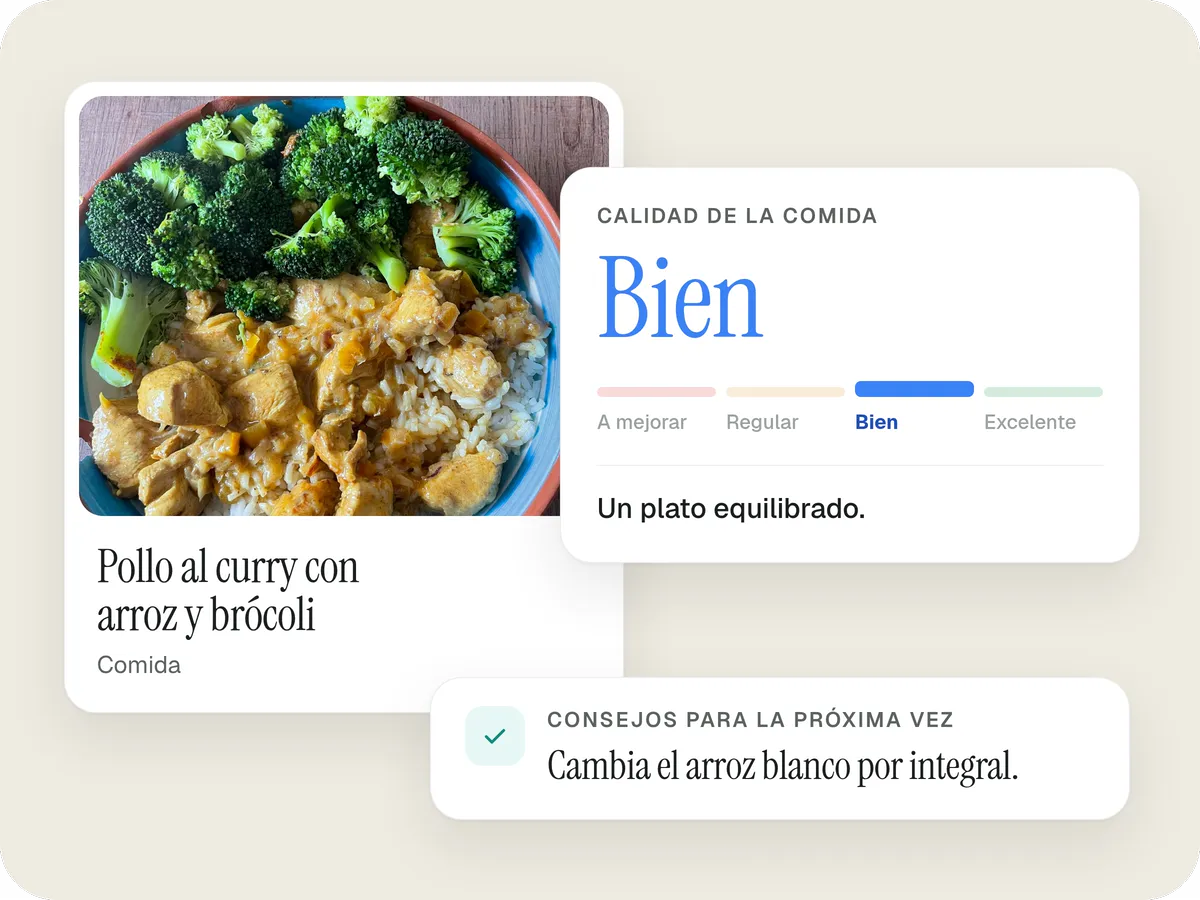Tarjeta de una comida con la foto de un pollo al curry con arroz y brócoli, valorada como Bien en calidad de la comida, con el consejo de cambiar el arroz blanco por integral.